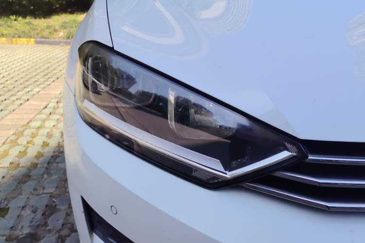 Used Volkswagen Golf Sportsvan 2016 230TSI Automatic Trend Edition Right Front Headlight