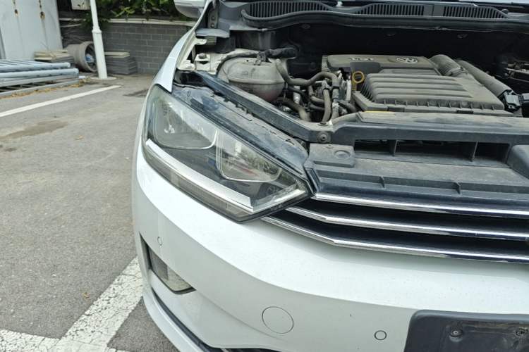 Used Volkswagen Golf Sportsvan 2016 230TSI Automatic Trend Edition Right Front Headlight