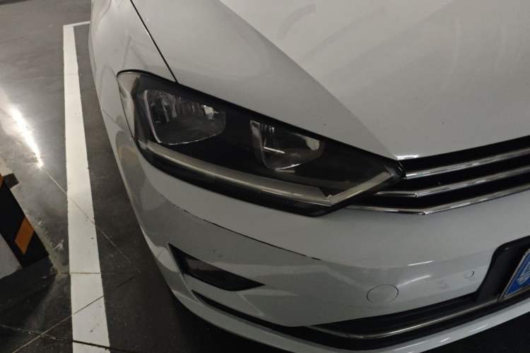 Used Volkswagen Golf Sportsvan 2016 230TSI Manual Entry-Level Trim Right Front Headlight