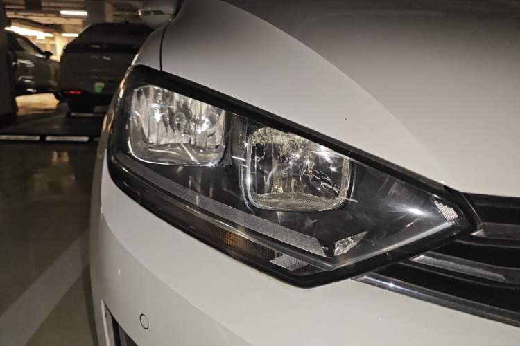 Used Volkswagen Golf Sportsvan 2016 230TSI Automatic Luxury Version Right Front Headlight