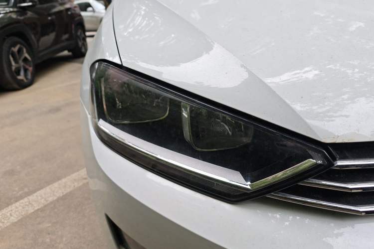 Used Volkswagen Golf Sportsvan 2016 1.6L Automatic Comfort Model Right Front Headlight