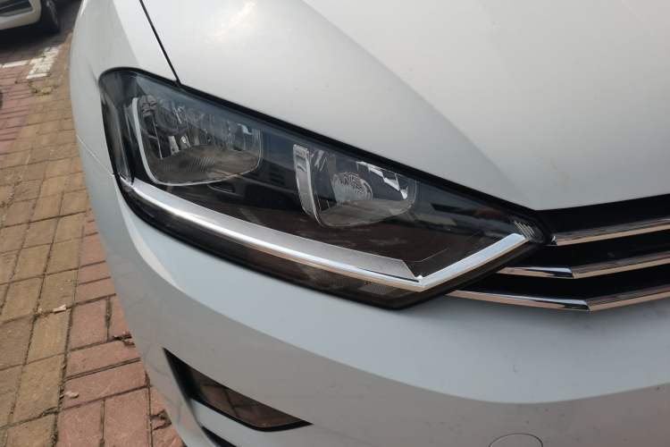 Used Volkswagen Golf Sportsvan 2016 1.6L Automatic Comfort Model Right Front Headlight