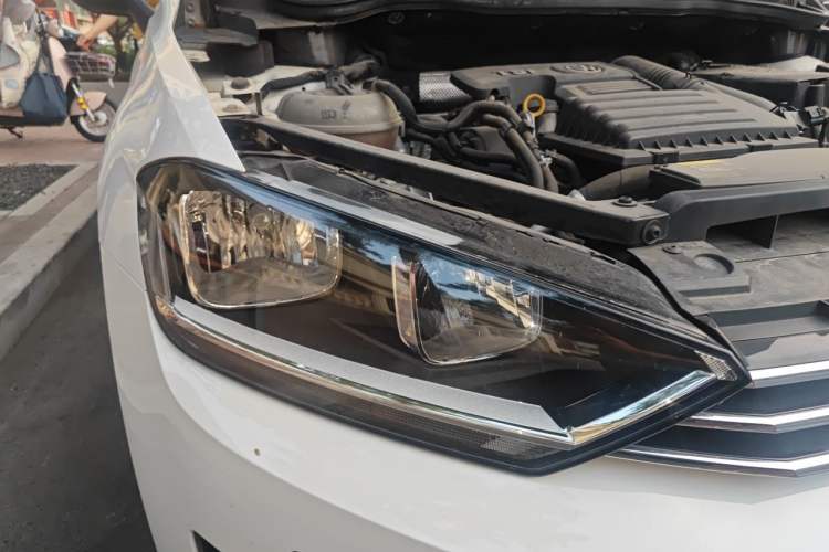 Used Volkswagen Golf Sportsvan 2016 230TSI Automatic Trend Edition Right Front Headlight