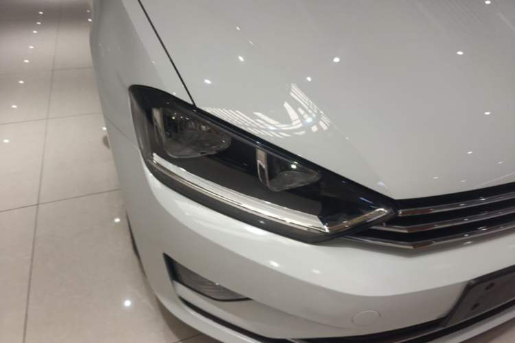 Used Volkswagen Golf Sportsvan 2016 1.6L Automatic Comfort Model Right Front Headlight