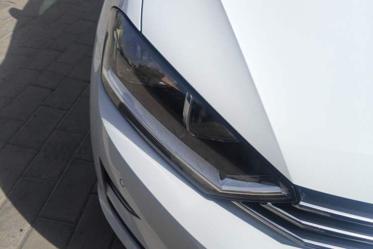 Used Volkswagen Golf Sportsvan 2016 230TSI Automatic Trend Edition Right Front Headlight