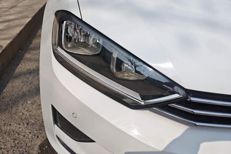 Used Volkswagen Golf Sportsvan 2016 230TSI Automatic Trend Edition Right Front Headlight