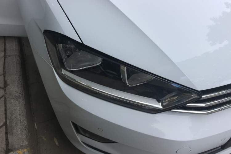 Used Volkswagen Golf Sportsvan 2016 230TSI Automatic Trend Edition Right Front Headlight