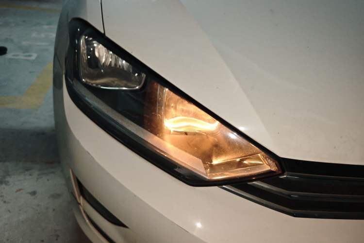 Used Volkswagen Golf Sportsvan 2016 1.6L Automatic Comfort Model Right Front Headlight