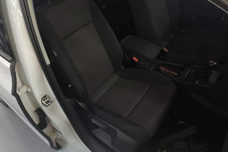 Used Volkswagen Golf Sportsvan 2016 1.6L Automatic Comfort Model Right Front Seat
