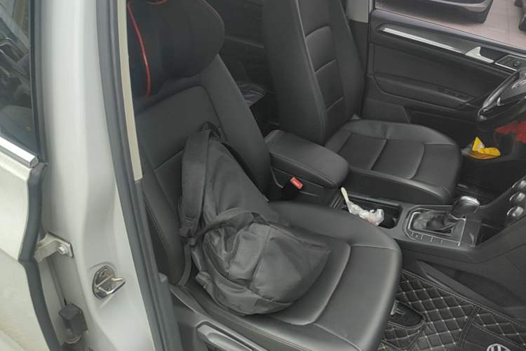 Used Volkswagen Golf Sportsvan 2016 230TSI Automatic Trend Edition Right Front Seat