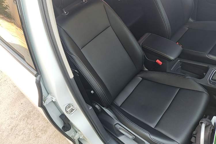 Used Volkswagen Golf Sportsvan 2016 1.6L Automatic Comfort Model Right Front Seat