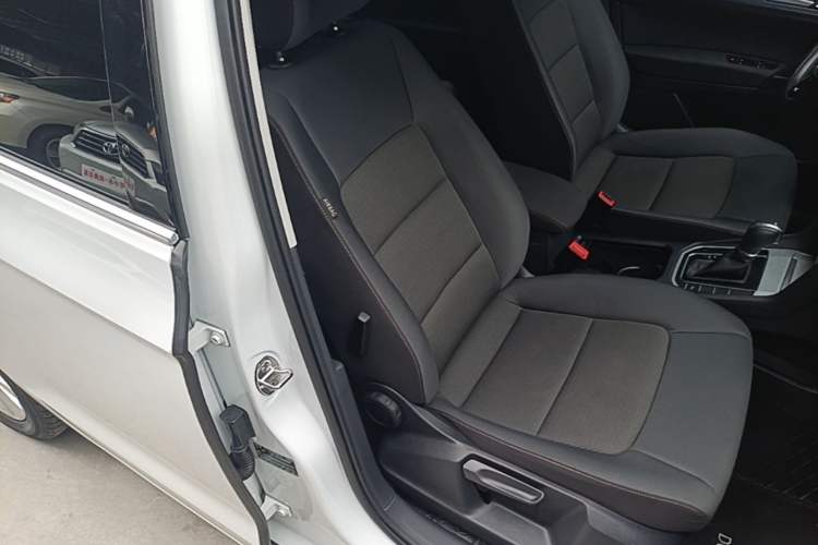 Used Volkswagen Golf Sportsvan 2016 230TSI Automatic Trend Edition Right Front Seat