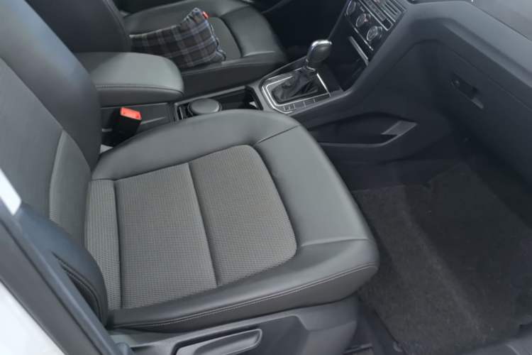Used Volkswagen Golf Sportsvan 2016 230TSI Automatic Trend Edition Right Front Seat