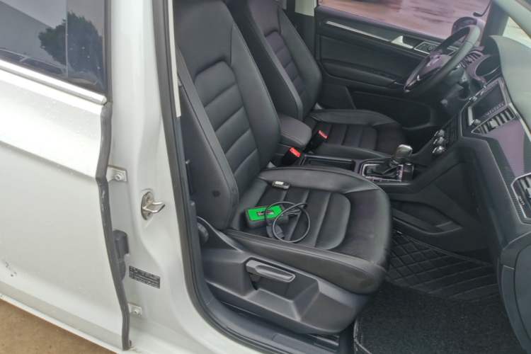 Used Volkswagen Golf Sportsvan 2016 280TSI Automatic Luxury Model Right Front Seat