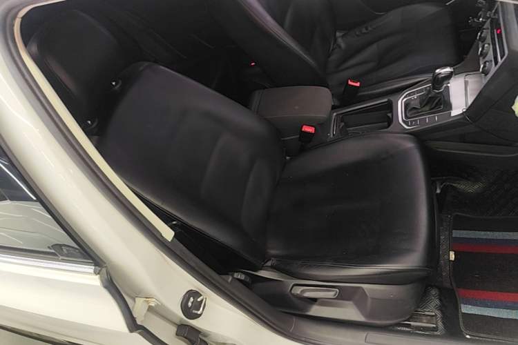 Used Volkswagen Golf Sportsvan 2016 180TSI Automatic Trend Model Right Front Seat
