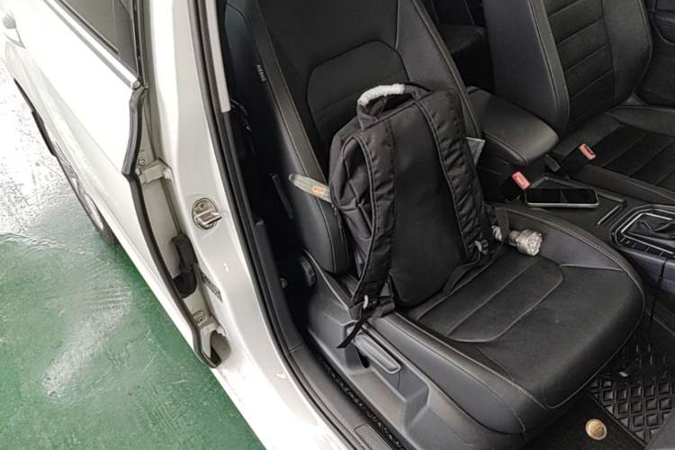 Used Volkswagen Golf Sportsvan 2016 280TSI Automatic Luxury Model Right Front Seat