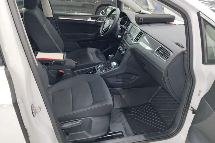 Used Volkswagen Golf Sportsvan 2016 230TSI Automatic Trend Edition Right Front Seat