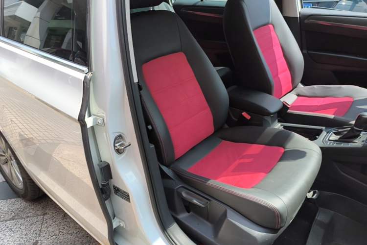 Used Volkswagen Golf Sportsvan 2016 230TSI Automatic Trend Edition Right Front Seat