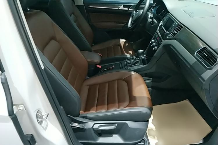 Used Volkswagen Golf Sportsvan 2016 280TSI Automatic Luxury Model Right Front Seat