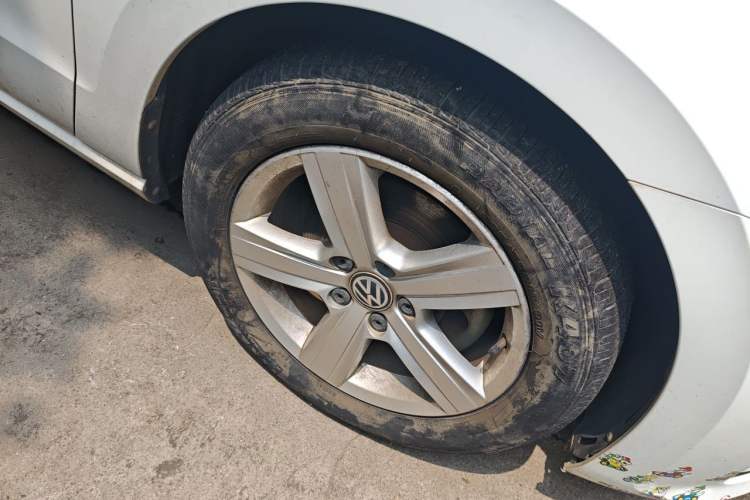 Used Volkswagen Golf Sportsvan 2016 1.6L Automatic Comfort Model Right Front Wheel Hub