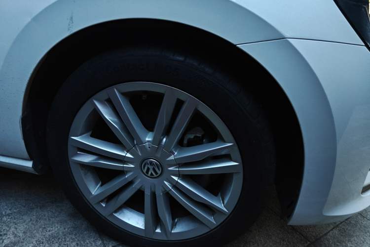 Used Volkswagen Golf Sportsvan 2016 280TSI Automatic Luxury Model Right Front Wheel Hub