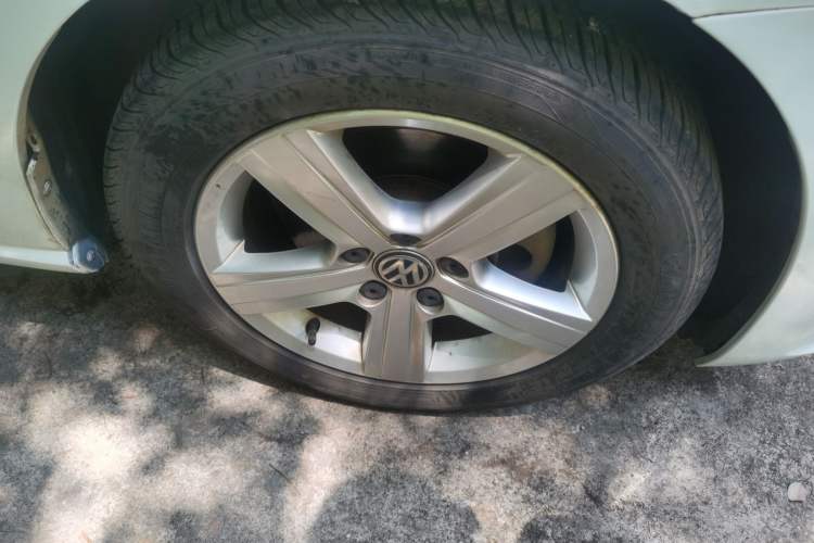 Used Volkswagen Golf Sportsvan 2016 1.6L Automatic Comfort Model Right Front Wheel Hub