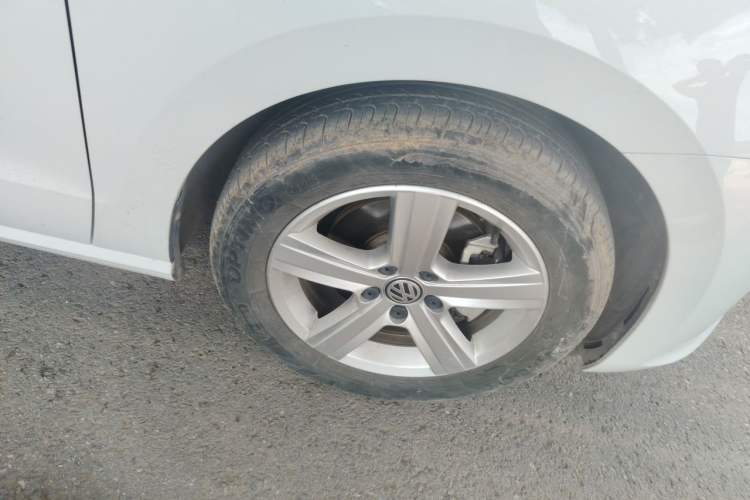 Used Volkswagen Golf Sportsvan 2016 1.6L Automatic Comfort Model Right Front Wheel Hub