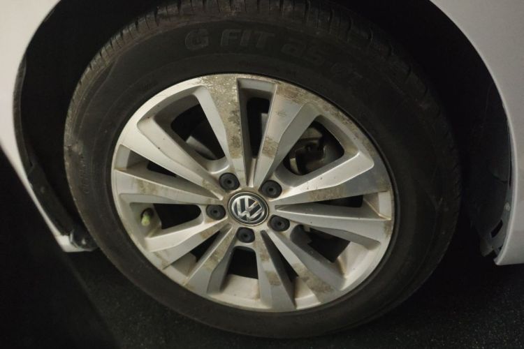 Used Volkswagen Golf Sportsvan 2016 230TSI Manual Entry-Level Trim Right Front Wheel Hub