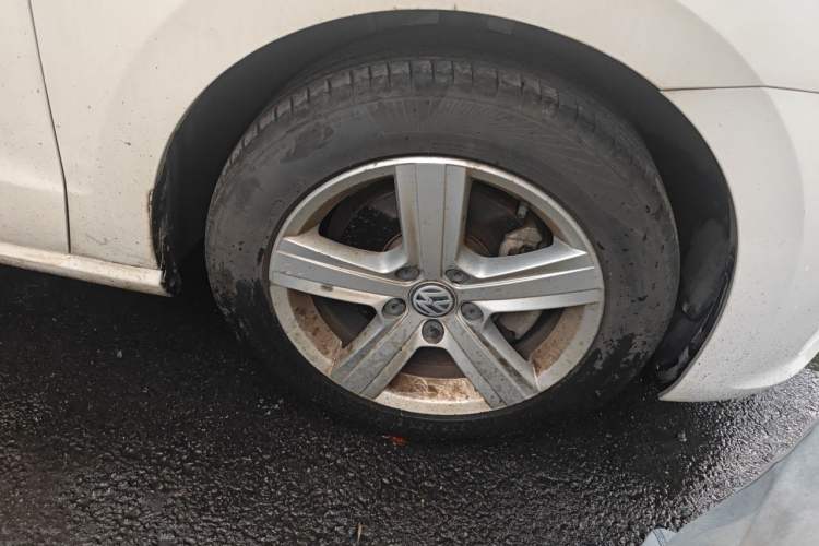 Used Volkswagen Golf Sportsvan 2016 1.6L Automatic Comfort Model Right Front Wheel Hub