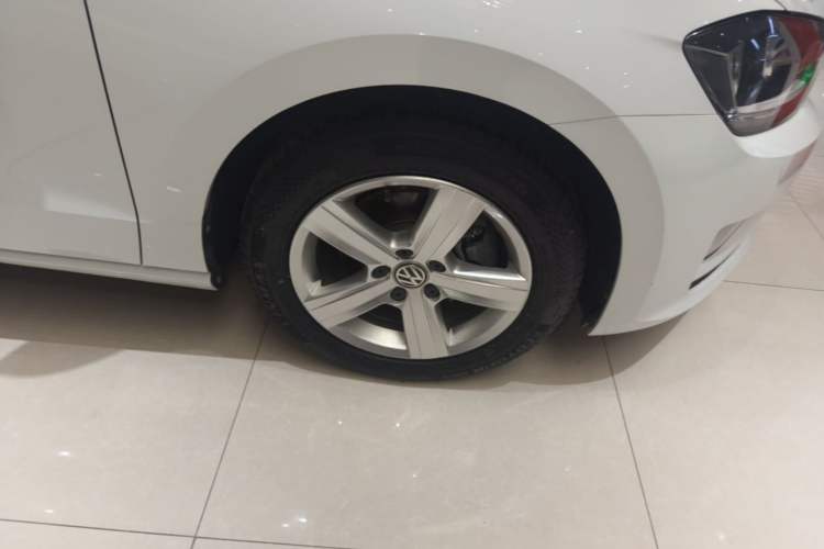 Used Volkswagen Golf Sportsvan 2016 1.6L Automatic Comfort Model Right Front Wheel Hub