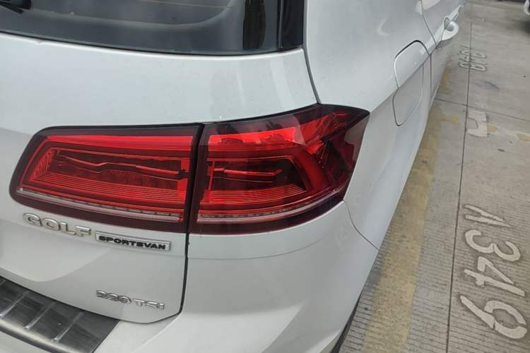 Used Volkswagen Golf Sportsvan 2016 230TSI Automatic Trend Edition Right Rear Taillight
