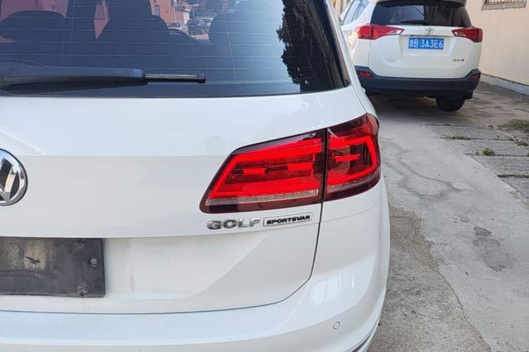 Used Volkswagen Golf Sportsvan 2016 1.6L Automatic Comfort Model Right Rear Taillight