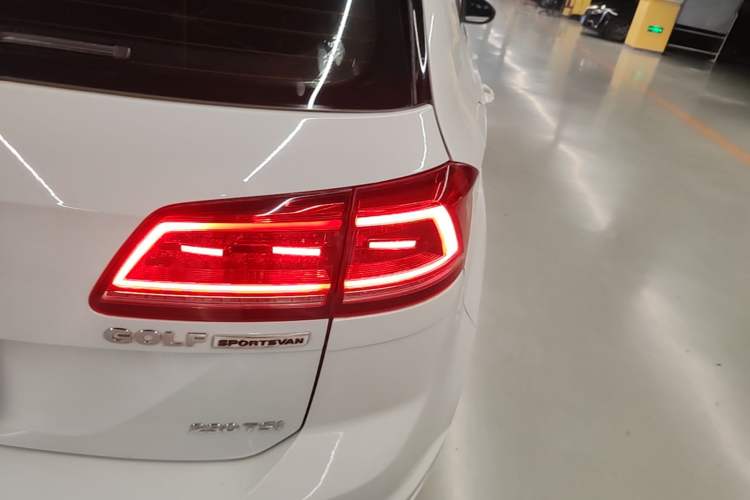 Used Volkswagen Golf Sportsvan 2016 230TSI Automatic Trend Edition Right Rear Taillight