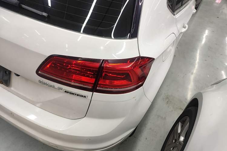 Used Volkswagen Golf Sportsvan 2016 180TSI Automatic Trend Model Right Rear Taillight