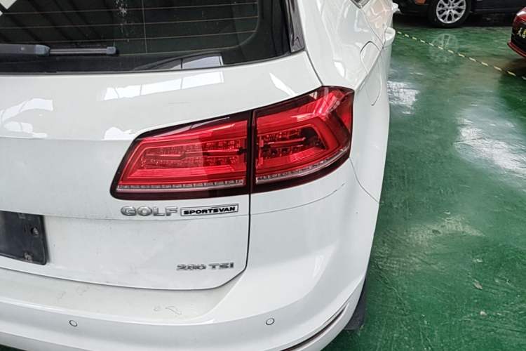 Used Volkswagen Golf Sportsvan 2016 280TSI Automatic Luxury Model Right Rear Taillight