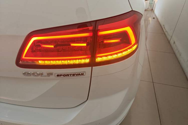 Used Volkswagen Golf Sportsvan 2016 1.6L Automatic Comfort Model Right Rear Taillight
