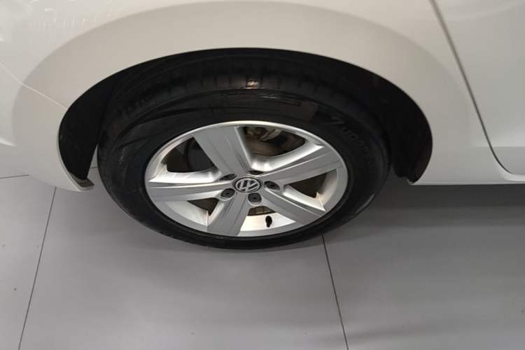 Used Volkswagen Golf Sportsvan 2016 1.6L Automatic Comfort Model Right Rear Wheel Hub