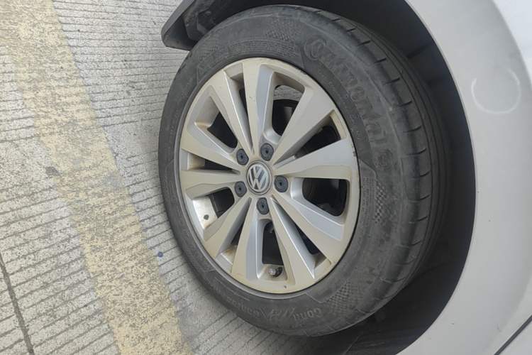 Used Volkswagen Golf Sportsvan 2016 230TSI Automatic Trend Edition Right Rear Wheel Hub