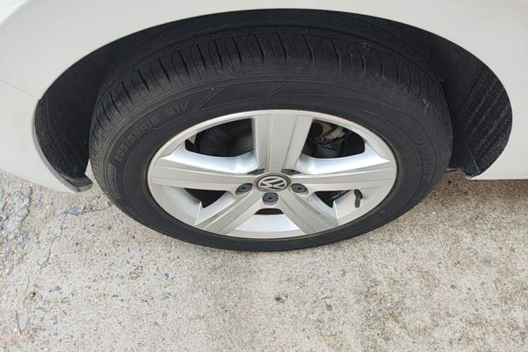 Used Volkswagen Golf Sportsvan 2016 1.6L Automatic Comfort Model Right Rear Wheel Hub