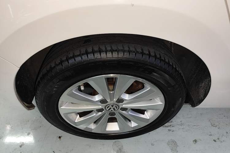 Used Volkswagen Golf Sportsvan 2016 180TSI Automatic Trend Model Right Rear Wheel Hub