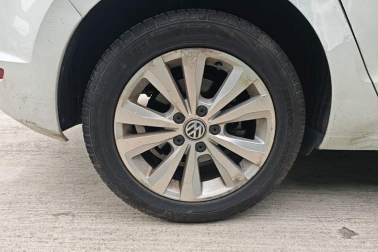 Used Volkswagen Golf Sportsvan 2016 230TSI Automatic Trend Edition Right Rear Wheel Hub