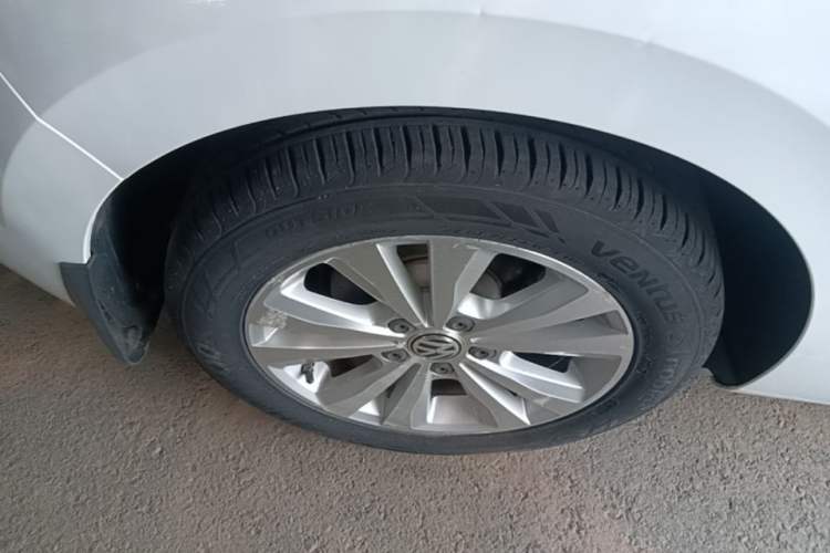 Used Volkswagen Golf Sportsvan 2016 230TSI Automatic Trend Edition Right Rear Wheel Hub