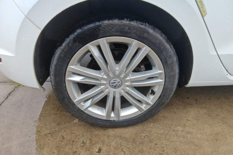 Used Volkswagen Golf Sportsvan 2016 280TSI Automatic Luxury Model Right Rear Wheel Hub