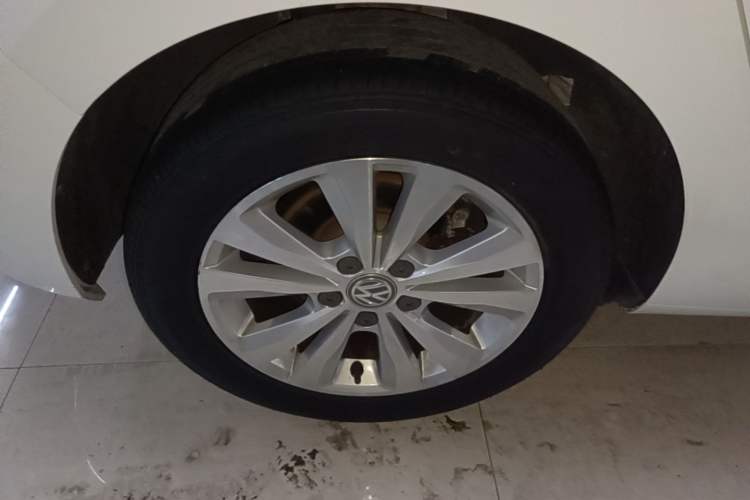Used Volkswagen Golf Sportsvan 2016 230TSI Automatic Trend Edition Right Rear Wheel Hub