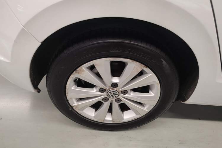 Used Volkswagen Golf Sportsvan 2016 230TSI Automatic Trend Edition Right Rear Wheel Hub