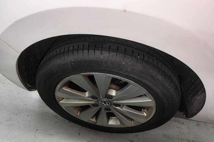 Used Volkswagen Golf Sportsvan 2016 180TSI Automatic Trend Model Right Rear Wheel Hub