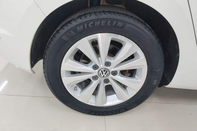 Used Volkswagen Golf Sportsvan 2016 230TSI Automatic Trend Edition Right Rear Wheel Hub