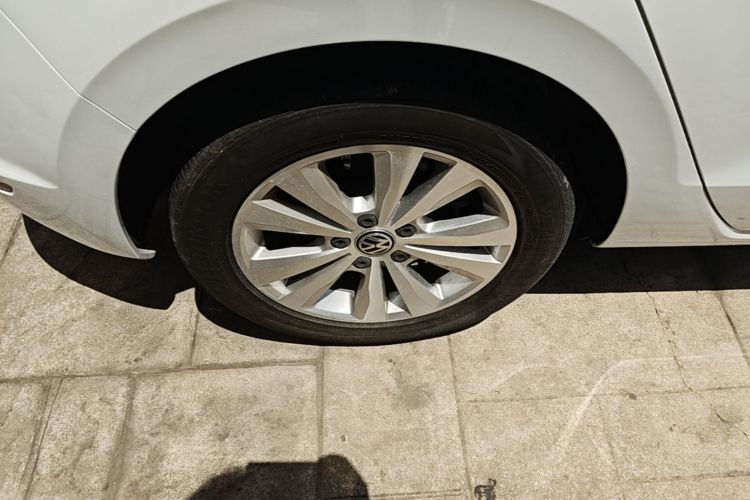 Used Volkswagen Golf Sportsvan 2016 230TSI Automatic Trend Edition Right Rear Wheel Hub