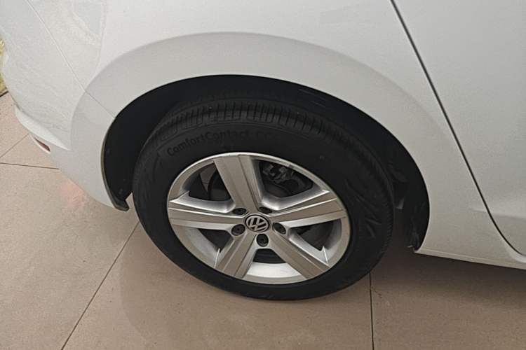Used Volkswagen Golf Sportsvan 2016 1.6L Automatic Comfort Model Right Rear Wheel Hub