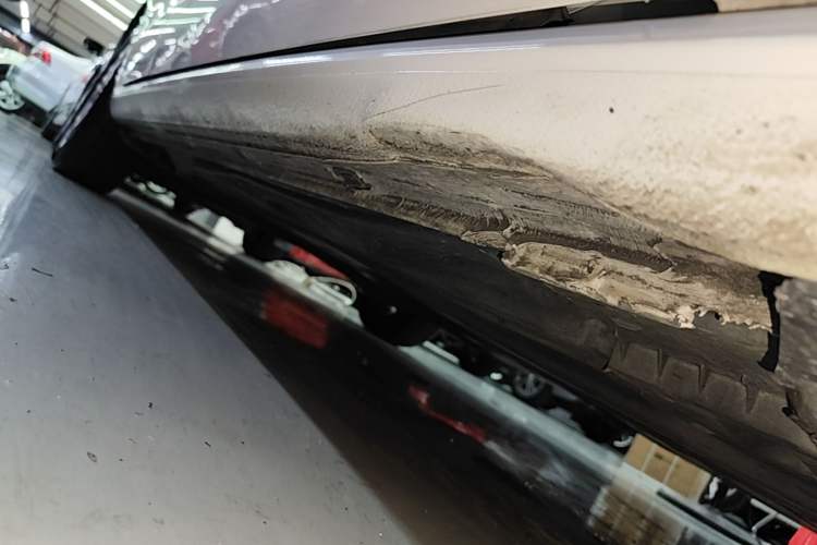 Used Volkswagen Golf Sportsvan 2016 180TSI Automatic Trend Model Right Side Sill